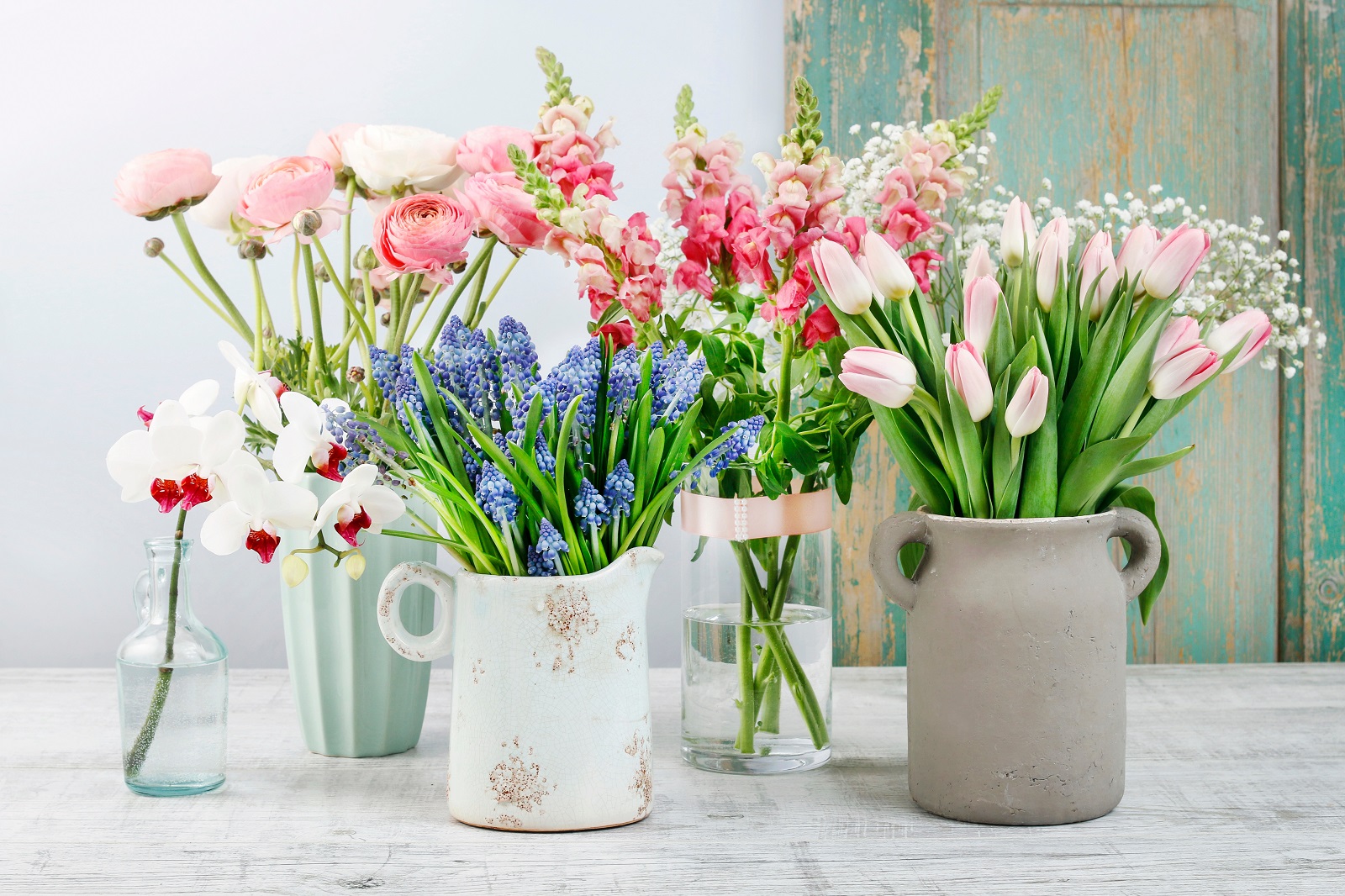 Fleurir votre intérieur au printemps avec des bouquets de bulbes. ©agneskantaruk, AdobeStock